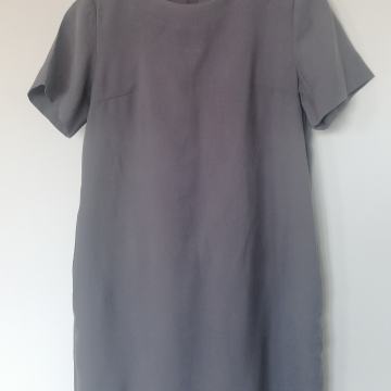 COS dizajnerska haljina