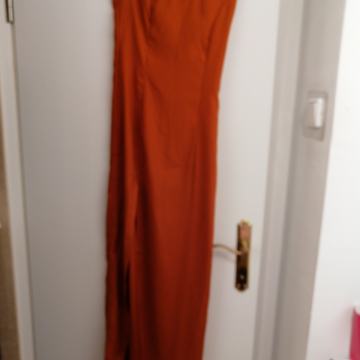 Duga narančasta svečana haljina