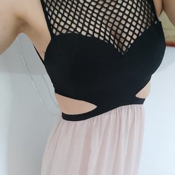 Duga roza haljina sa izrezima