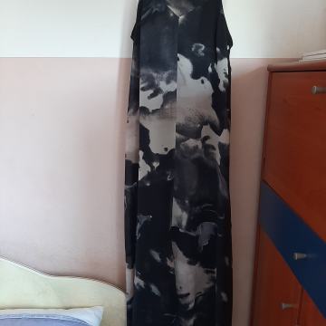 Duga ženska haljina