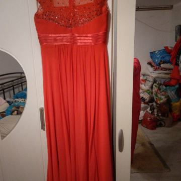 Dvije haljine sarena prodata