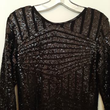 Elegantna svečana haljina.