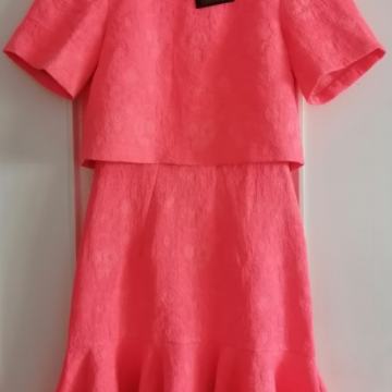 Svečana koraljna haljina s volanom