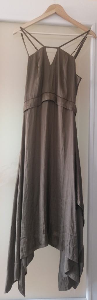 H&M asimetrična maslinasta haljina