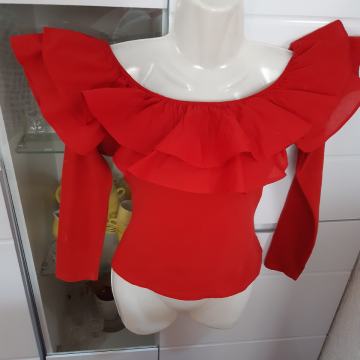 H & M CRVENA MAJICA S VOLANIMA XS