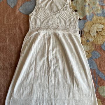 Haljina s čipkom bijela Hailys L