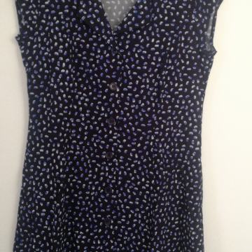 Lagana lepršava haljina s gumbićima