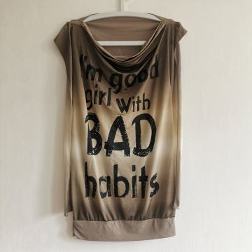 Haljina s fora natpisom