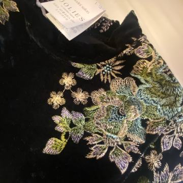 Haljina midi Novo s etiketom