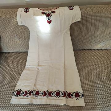 haljina s ručnim vezom vel. 34