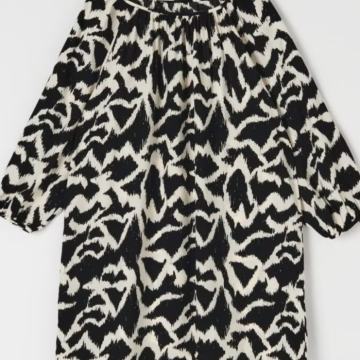 SINSAY HALJINA vel . L /  XXL - NOVO