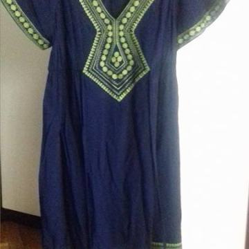 Haljina sa vezenim ukrasima, M