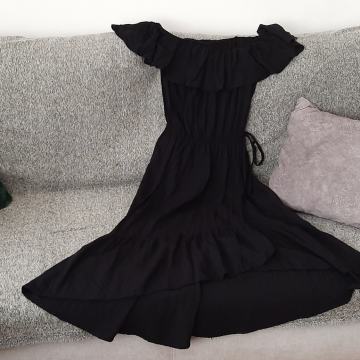 Nova haljina s volanima.