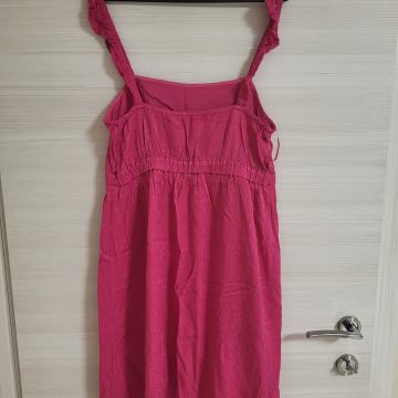 Kratka ljetna haljina Naf Naf boja fuksije