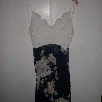 LAGANA PAMUČNA HALJINA OTVORENIH LEĐA 38 - 40 M