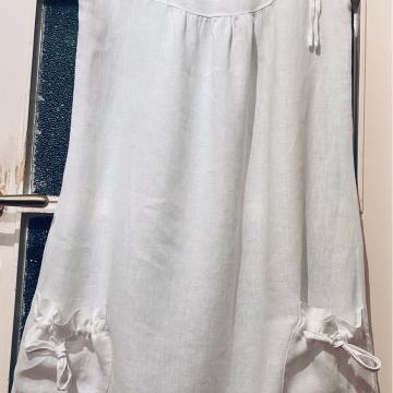 Lanena bijela haljina