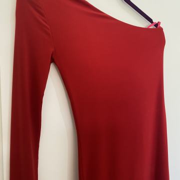 Lei Lou crvena asimetrična haljina