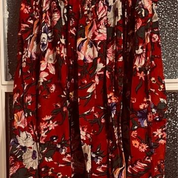 Ljetna haljina na tanke bretelice