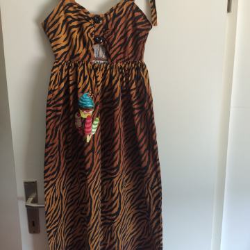 Ljetna haljina s tigar uzorkom