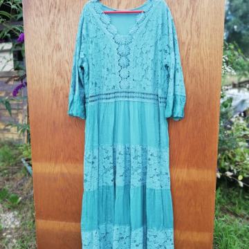 Maksi duga čipkasta azurno zelena nova haljina vel.40