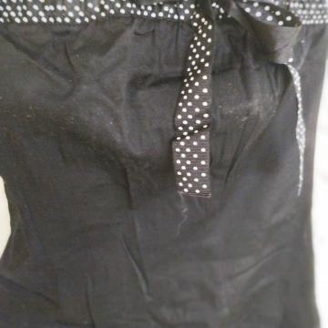 Mala crna bez naramenica