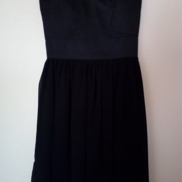 Mala crna haljinica