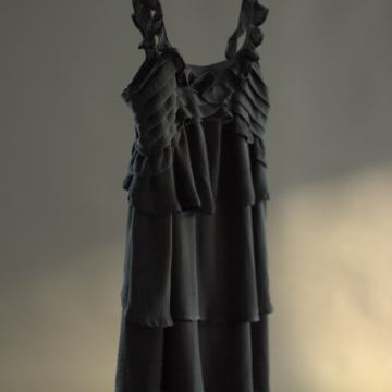 Svečana haljina Mango mala crna haljina