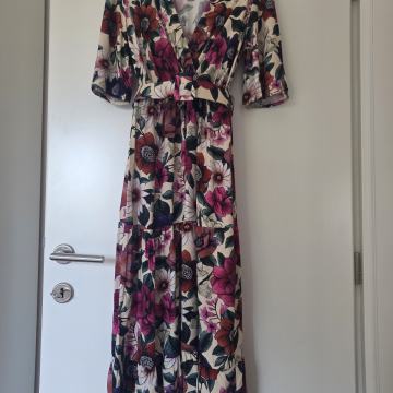 Nova midi cvjetna haljina od viskoze sa remenom