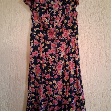 Nikad obučena haljina