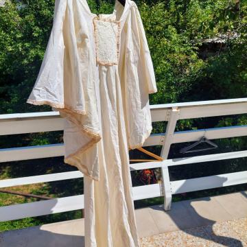 Platnena haljina s leptir rukavima