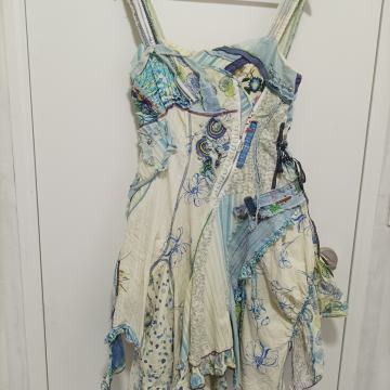 PREBOGATA HALJINA DETALJIMA M