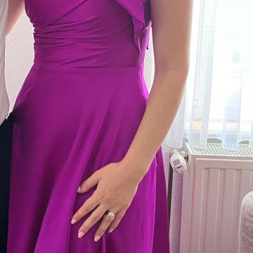 Predivna satenska svečana haljina