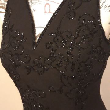 Prekrasna svečana haljina s perlicama