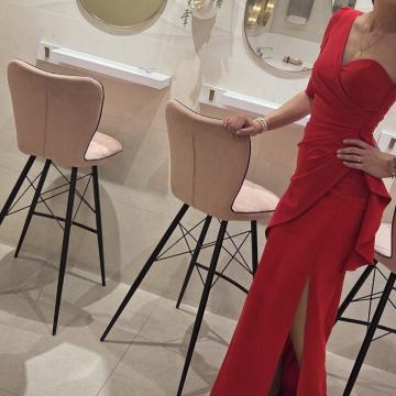 prodajem dugu crvenu haljinu