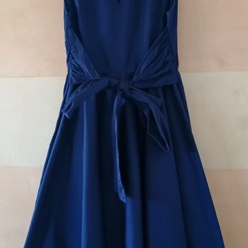 Raskošna tamno plava haljina s mašnom