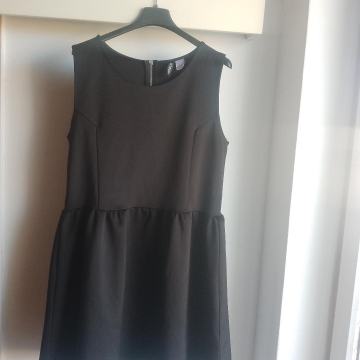 Reserved mala crna haljina 38/40