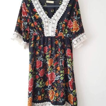 Retro viskozna haljina s čipkom i ružama M