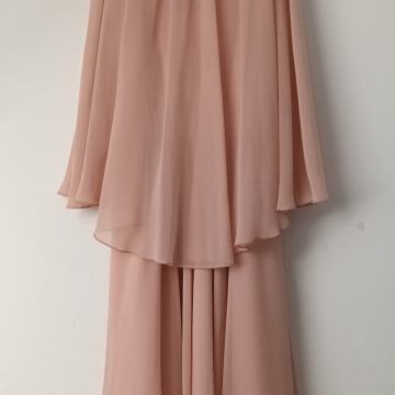 Roza romantična haljina volani Benetton 36