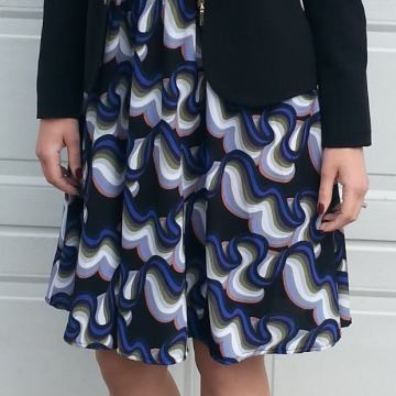 Šarena lepršava haljina