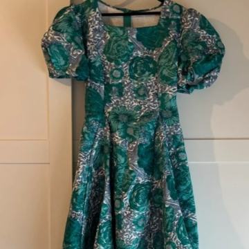 Shein haljina s puf rukavima