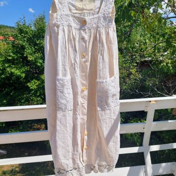 Šivana haljina od žutice sa čipkom