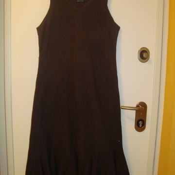 Smeđa haljina na šire bretele