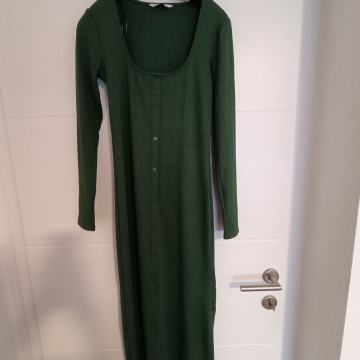 Stradivarius midi haljina