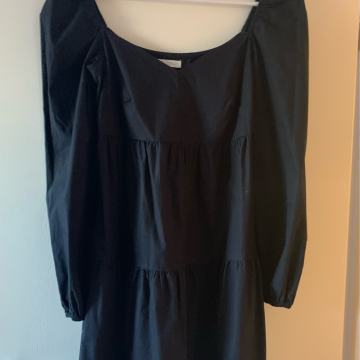 STRADIVARIUS milkmaid haljina