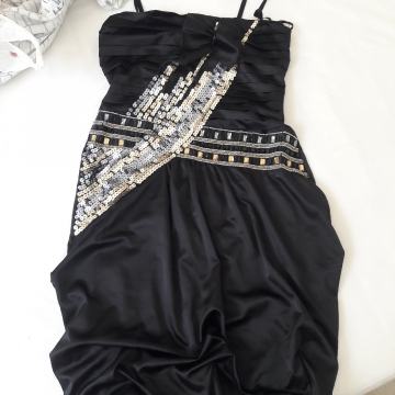 Svecana crna haljina od satena