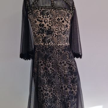 Svečana nova haljina crno-tigrasta
