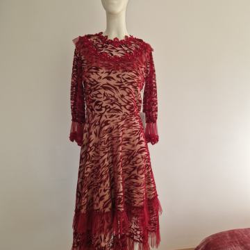 Svečana nova haljina uzorak i čipka