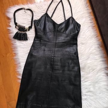 UNIKAT kožna šivana haljina +kožna ogrlica