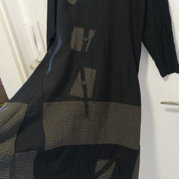 UNIKATNA CRNO-BEŽ HALJINA 44/46