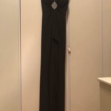 Večernja haljina tamno smeđe boje